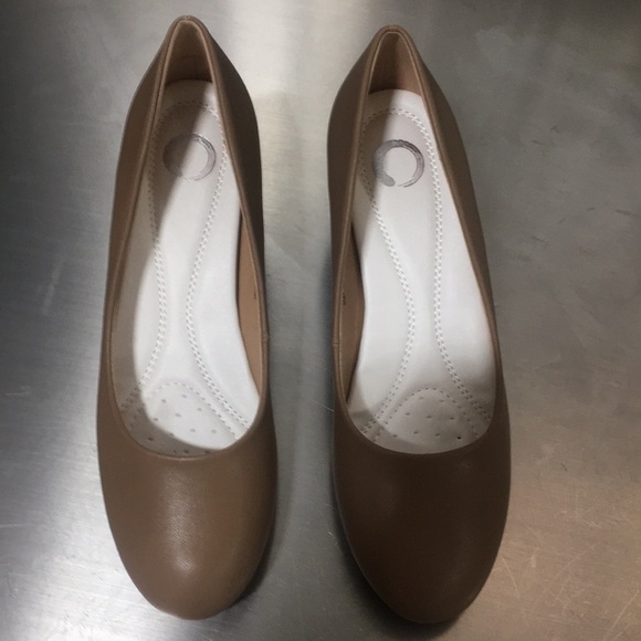 New WB Woman’s Journee Collection Heels - Picture 5 of 6